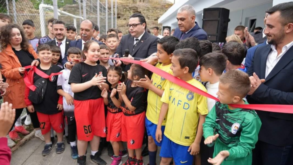 MARMARAEREĞLİSİ'NDE 5 YILDIR ATIL BİR DURUMDA OLAN HALUK ULUSOY FUTBOL SAHASI, MARMARAEREĞLİSİ BELEDİYE BAŞKANI SN. ONUR BOZKURTER TARAFINDAN 19 MAYIS ATATÜRK'Ü ANMA, GENÇLİK VE SPOR BAYRAMI'NDA GENÇLERE HEDİYE EDİLDİ!!!